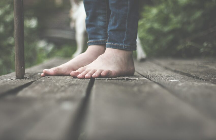 What are Flat Feet? Diagnosis, Pain Treatment, and Symptoms